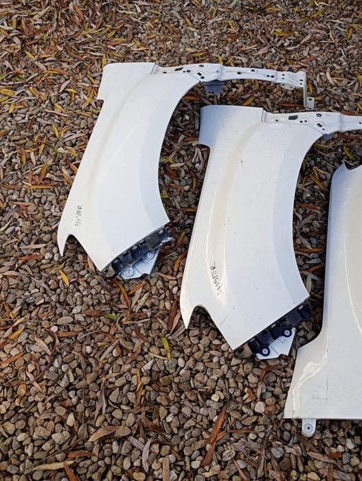 Bara fata spate capotă aripă Dacia Duster 2018-2023