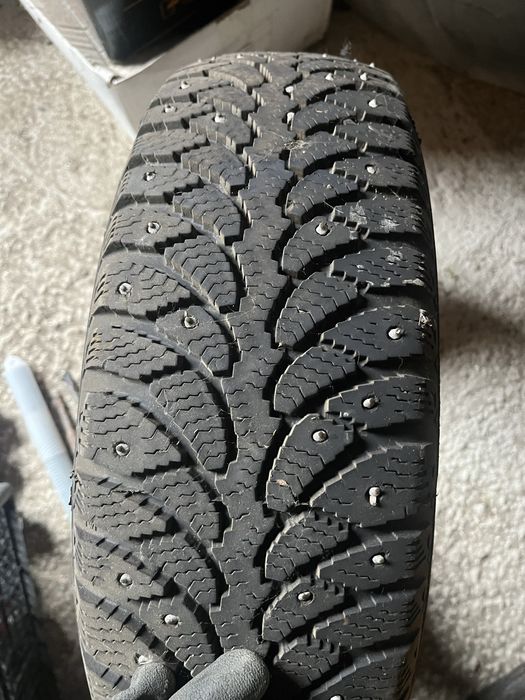 Продам зимнею резину 175/65 R14