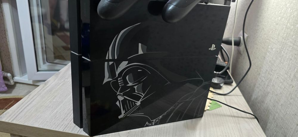 Продам  SONY PS4