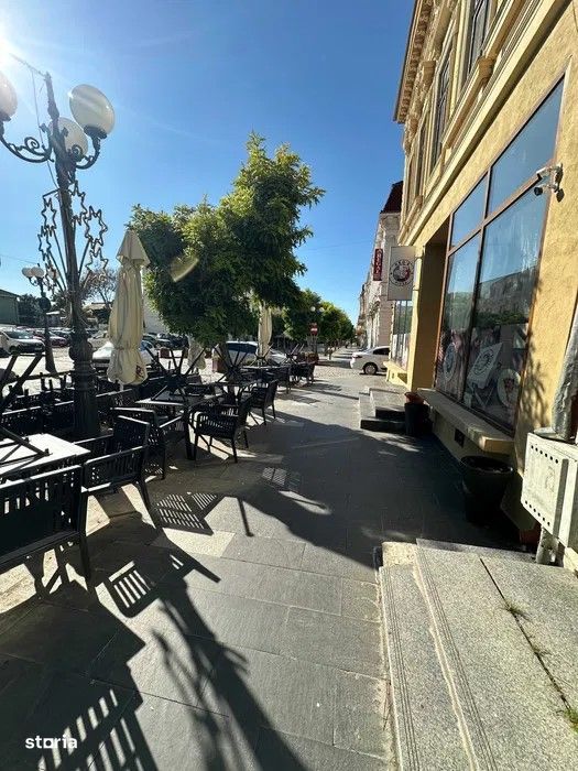 Proprietar,vand spatiu comercial 300mp-centrul istoric/zona pietonala.