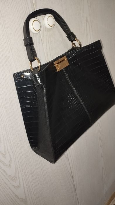 Ayollar Sumkasi sotiladi