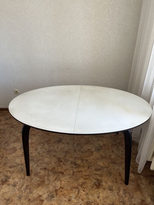 Продается стол для кухни