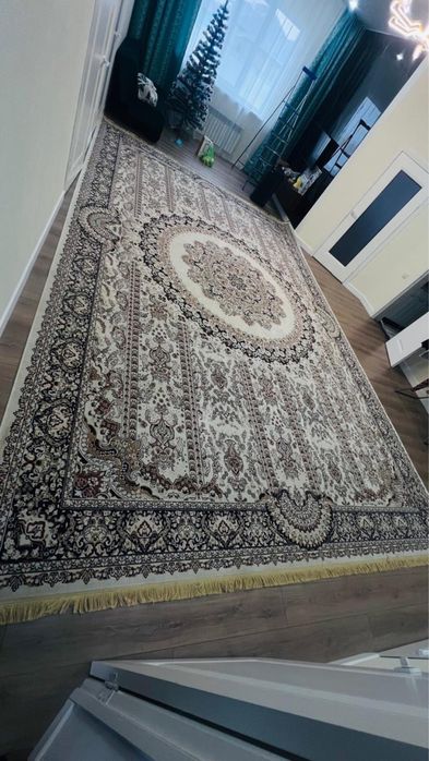 Продаеться ковер 7*4