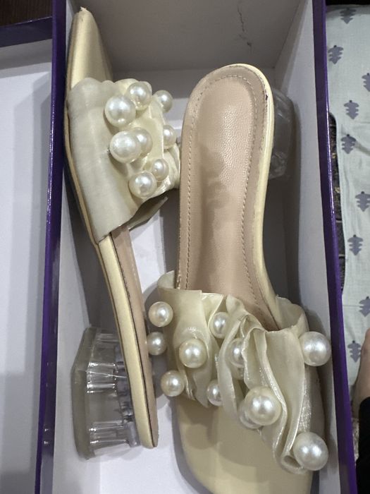 Туфли  2  түрлі.