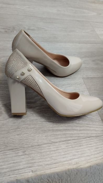 Продаю женские туфли!