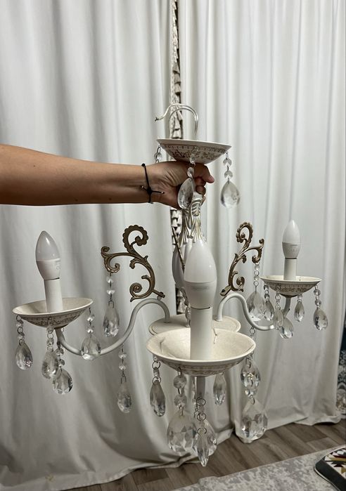 Люстра в хорошем состоянии