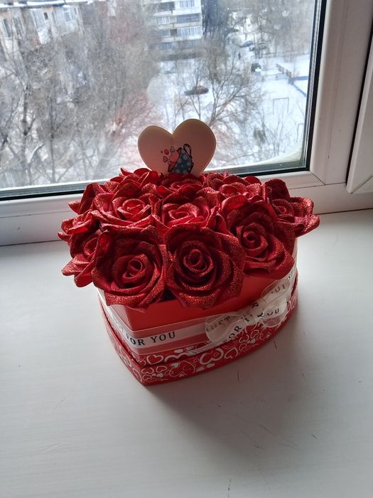 Розы из атласной ленты