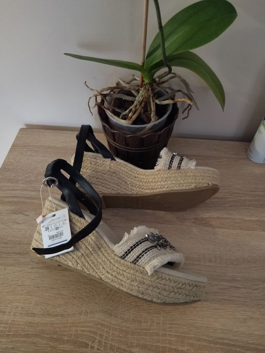 Нови сандали Страдивариус