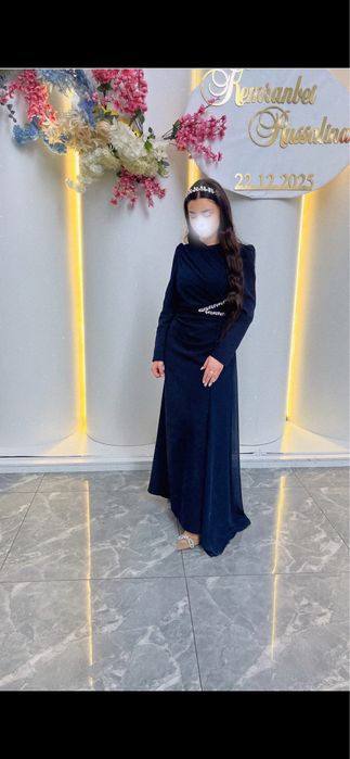 Вечернее платье с вуалью с боку