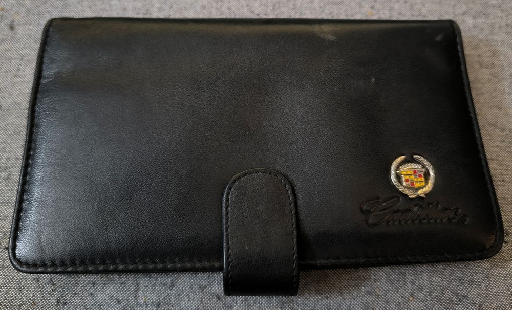 KADILLAC,чисто ново портмоне,естествена кожа,метална емблема