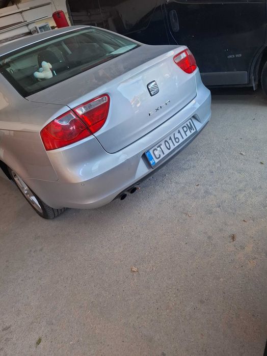 Продавам личния си Автомобил Seat Exeo, 2010 г
