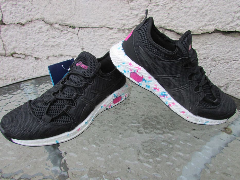 Дамски маратонки за бягане ASICS Hyper Gel-Sai