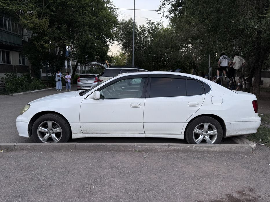 Лексус gs300.