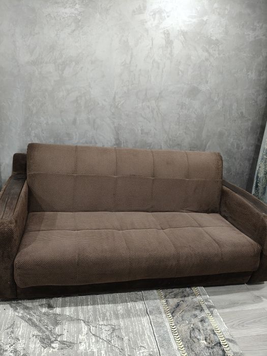 Продам диван Двухспальный