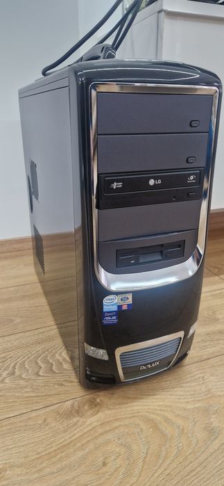 Компютър с монитор