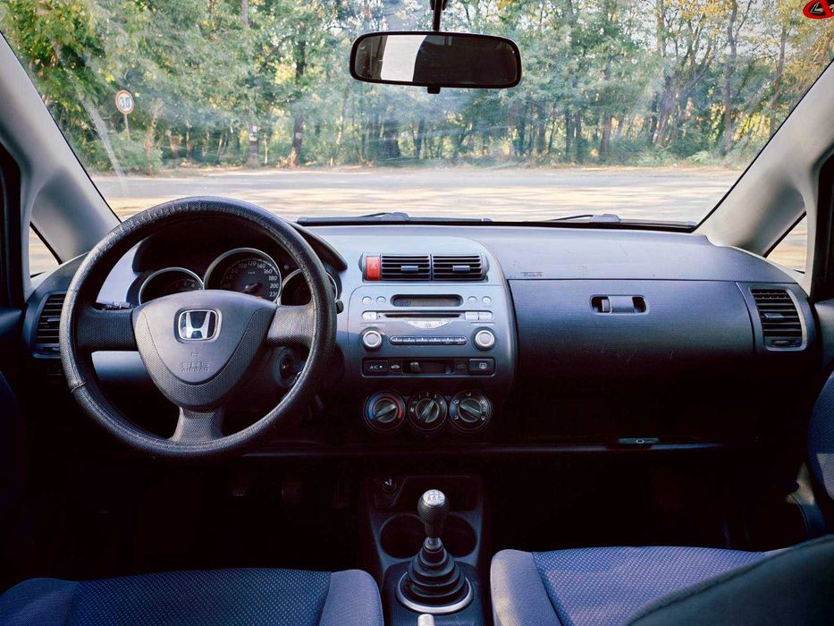 Honda Jazz 1.2 бензин – климатик, икономична и добре поддържана