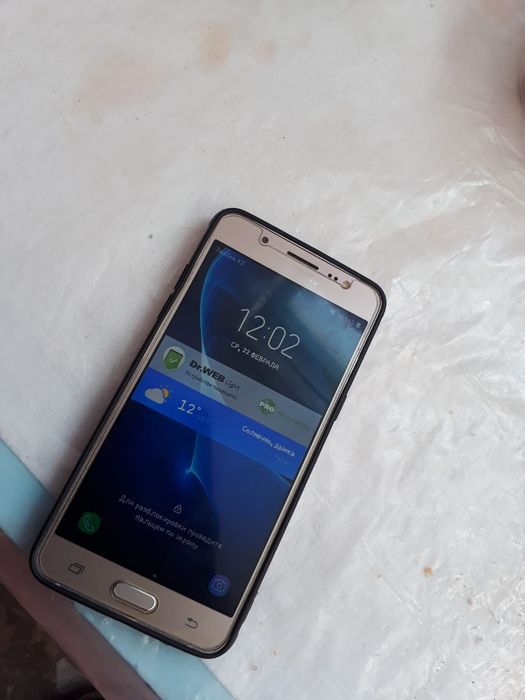 Samsung J5. 16Gb