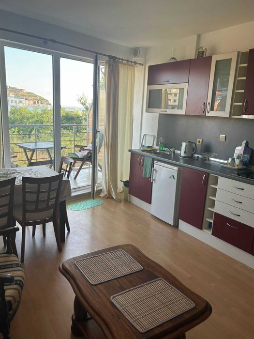 Продавам апартамент на първа линия в Бяла с красива панорамна гледка към морето  50 метра от плажа