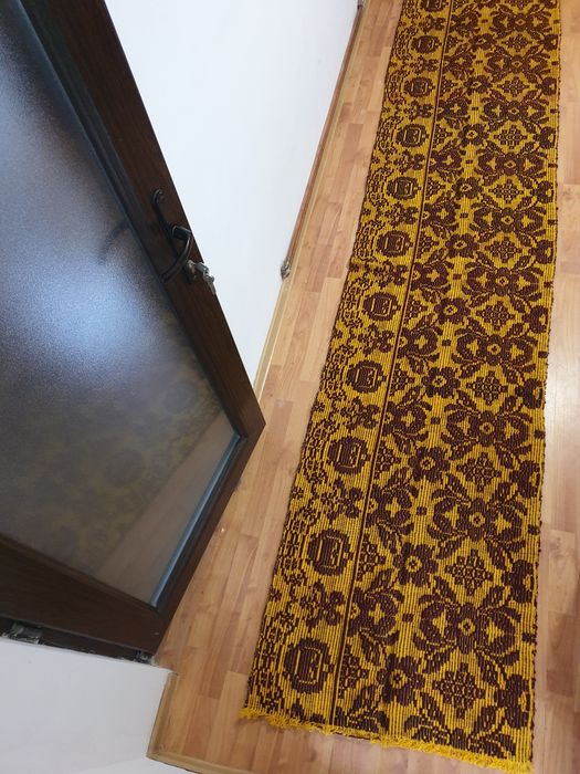 Vând cuverturi, macate făcute la război  manual  vechi de 50 de