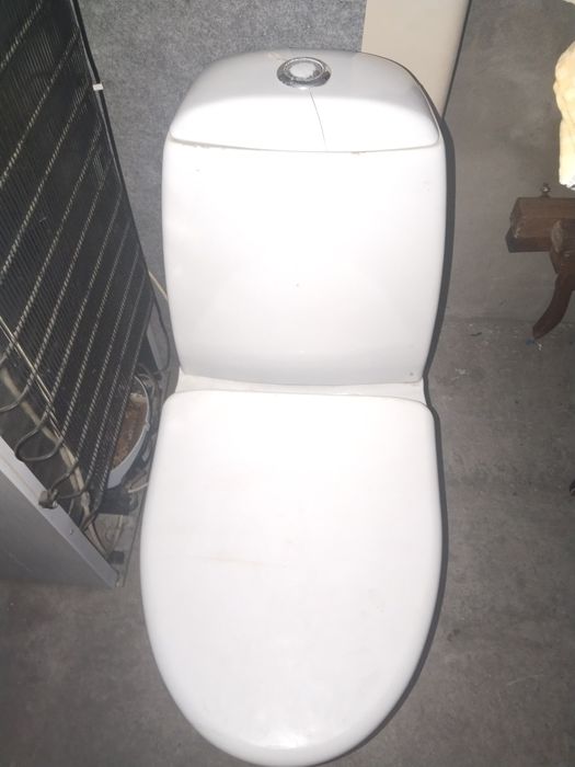 Продам унитаз Санита