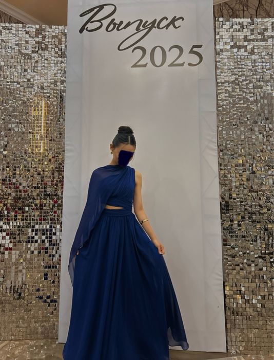 Тёмно-синее вечернее платье
