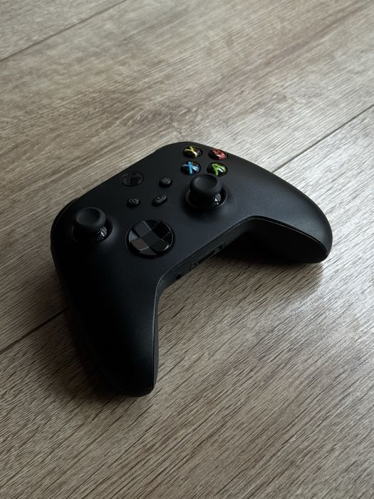 Xbox Series X + игри + контролер – отлично състояние