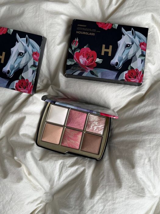 палетка hourglass