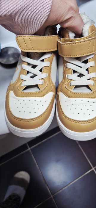 Vând ghetuțe fila baietel