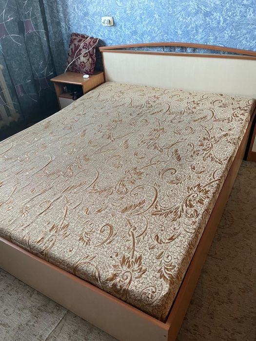 Продам кровать с матрацом