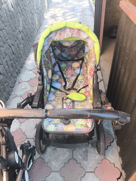 Продам коляску,одну отдам бесплатно