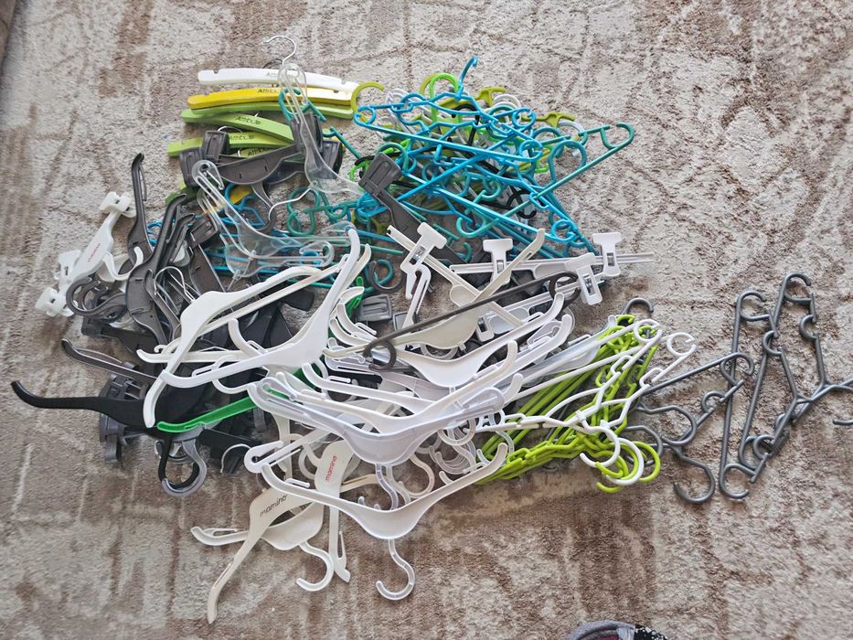 Продам детские вешалки