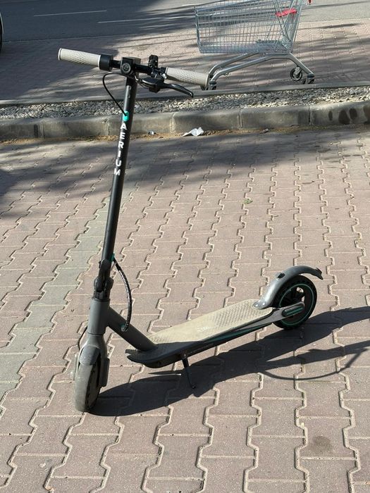 Vând trotineta electrica