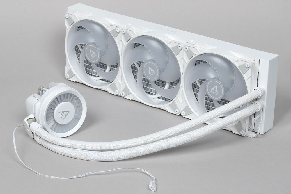 Продам водяное охлаждение Arctic Liquid Freezer III 420 A-RGB White
