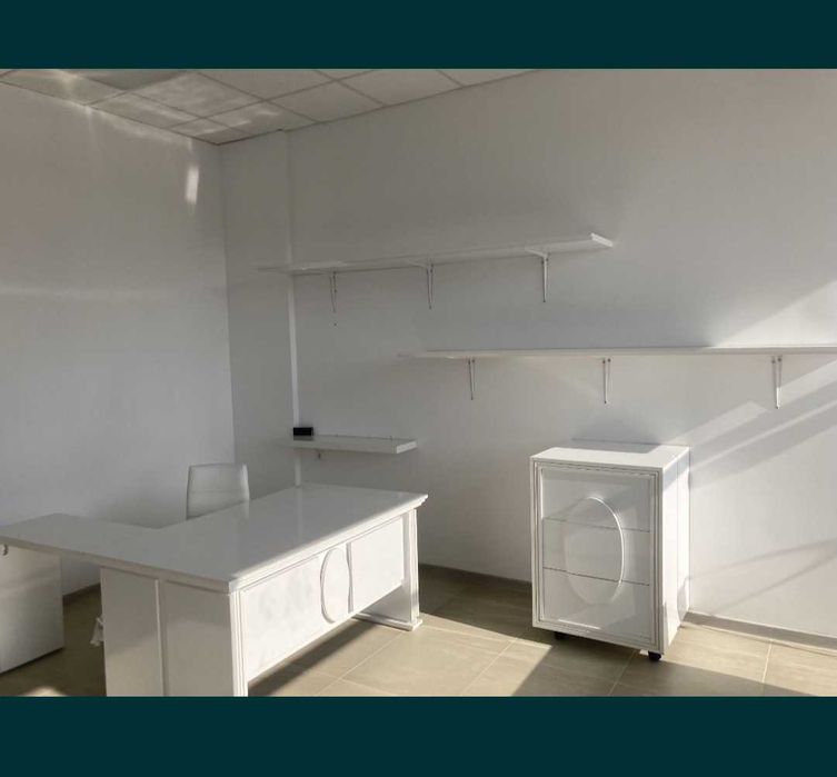 Оборудване за магазин,ателие,стелажи, масивно бюро и рафтове от MDF