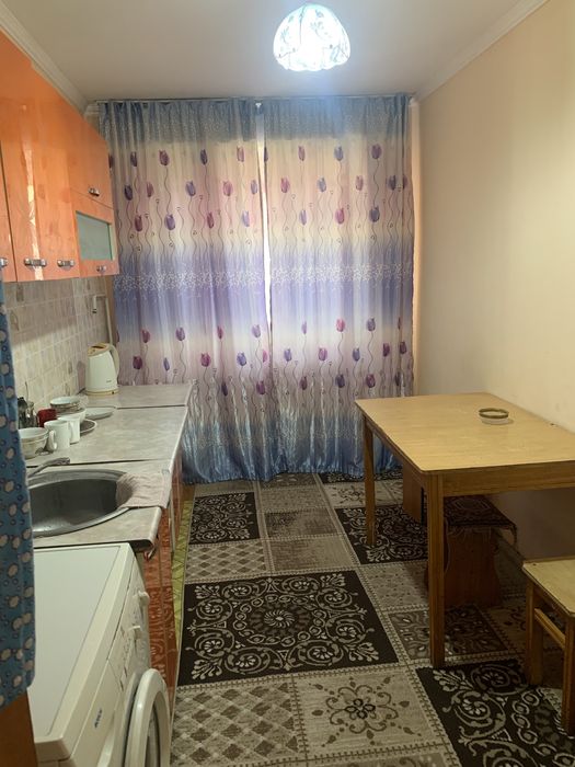 Чистая 2 х комнатная квартира .