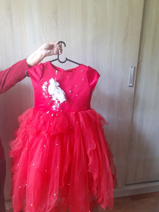 Продам нарядное,вечернее платье