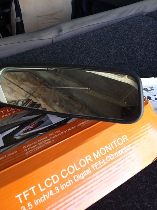 Зеркало заднего вида .