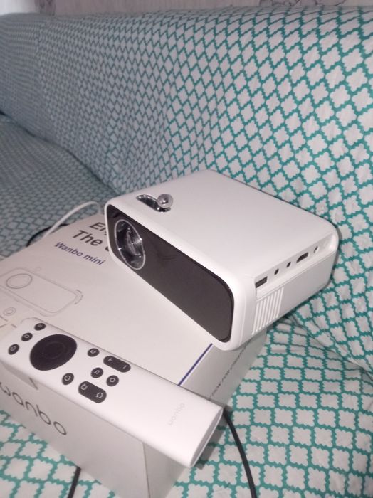 Проектор продам новый