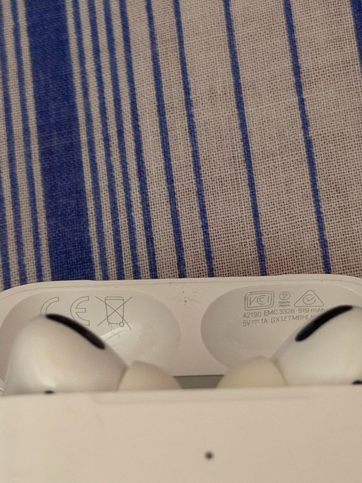 Airpods pro 1 —-
