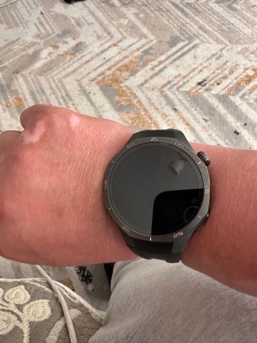 Продам смарт-часы HUAWEI WATCH GT-5 Pro