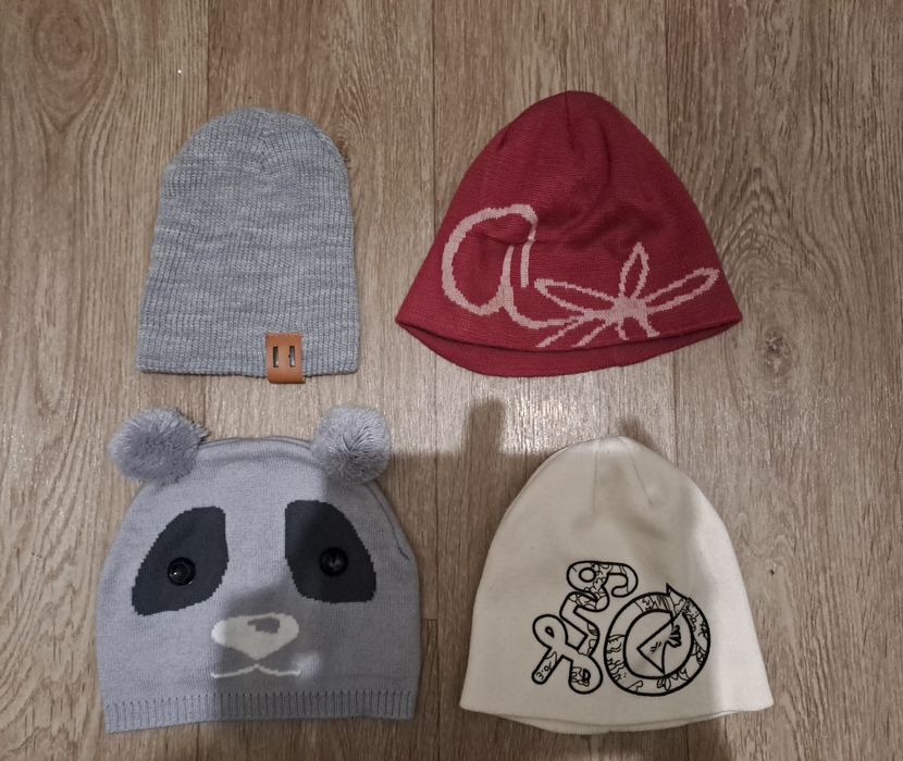 Шапки перчатки  за все 1000.