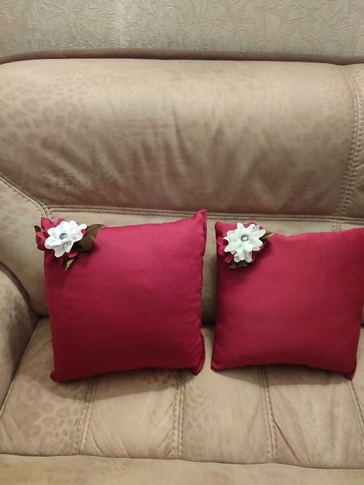 четыре диванные  подушки новые