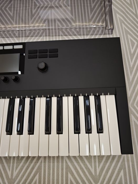 Native Instruments Kontrol S49 MK2 с дексейвером