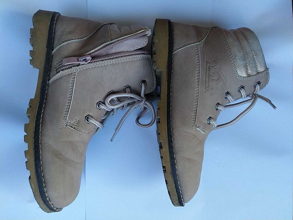 Vând ghete mărimea 34