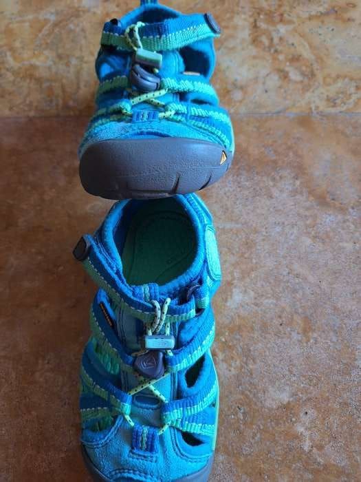 Vând sandale Keen copii 28