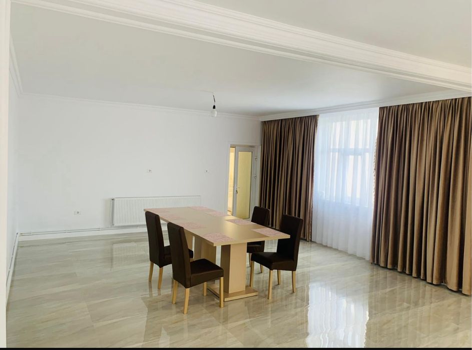 Vand casa zona centrala