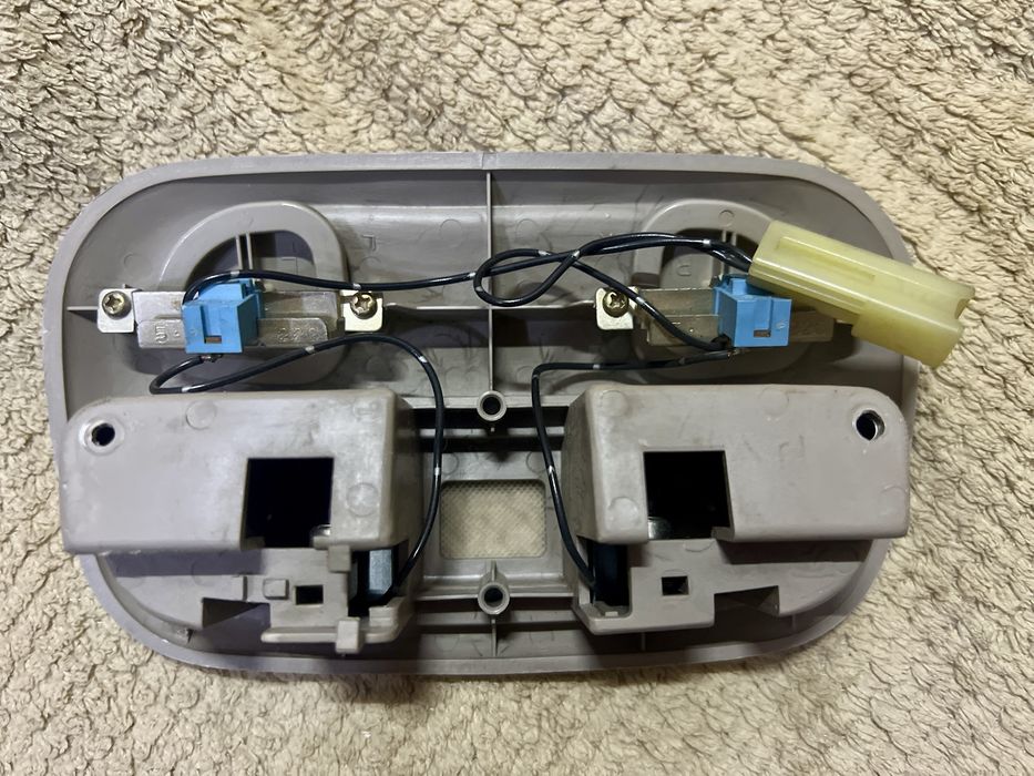 Продам плафон салона Субару