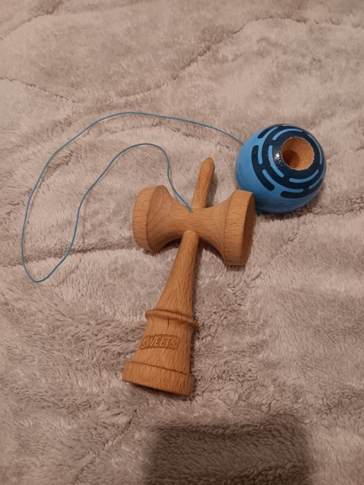 Vând kendama sweets