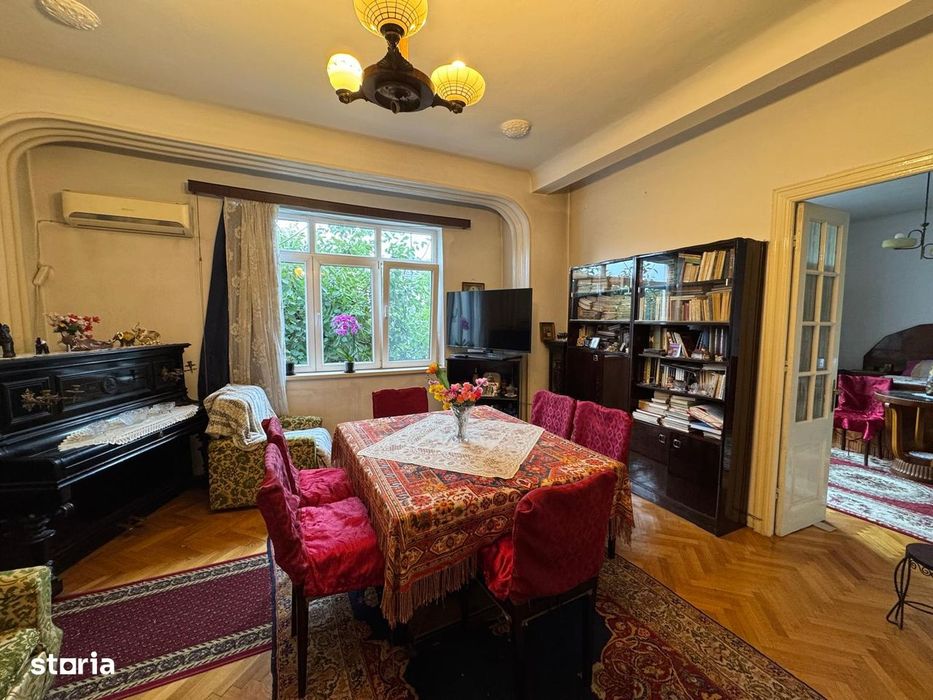 Vanzare apartament 3 camere vila D+P+1+M curte doua intrari Cotroceni — fotografia 1