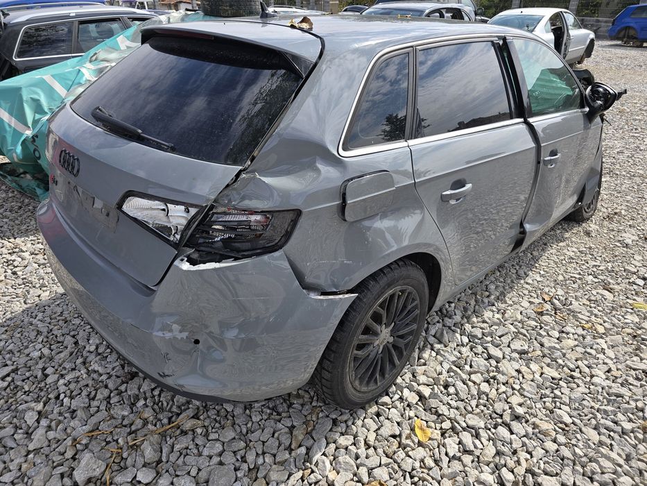 Продавам ауди а3 1.4 тфси автомат на части